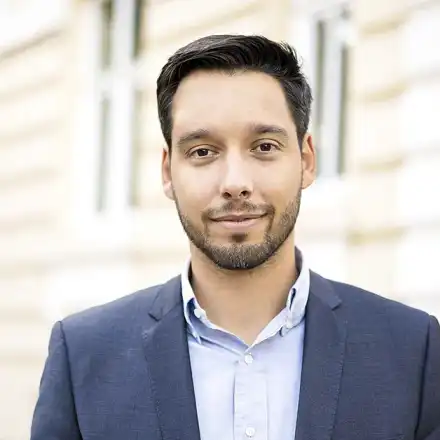 Борис Бонев се раздели с мъжа си