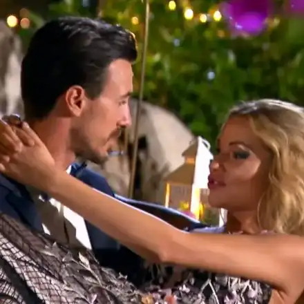 ЦУНАМИ!! Венета от „Ергенът“ в ефир: Само аз спах с Виктор Стоянов! Добро е момчето, но в с*кса е „минута е много“! (ВИЖ ПОТРЕСА)