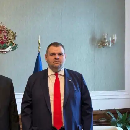 Делян Пеевски, лидер на ДПС и ПГ на ДПС-НОВО НАЧАЛО се срещна с доц. д-р Джевдет Чакъров. Обединение в името на хората и целостта на ДПС