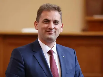 Депутатска любовница слага гаражен ботокс (ГОРЕЩИ СНИМКИ)