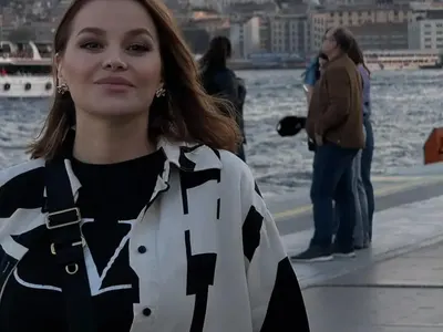 Деси Слава грее в Истанбул