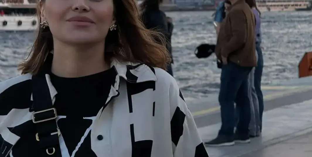 Деси Слава грее в Истанбул