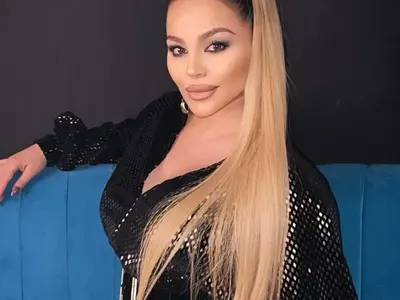 Деси Слава казва сбогом на пищния си бюст