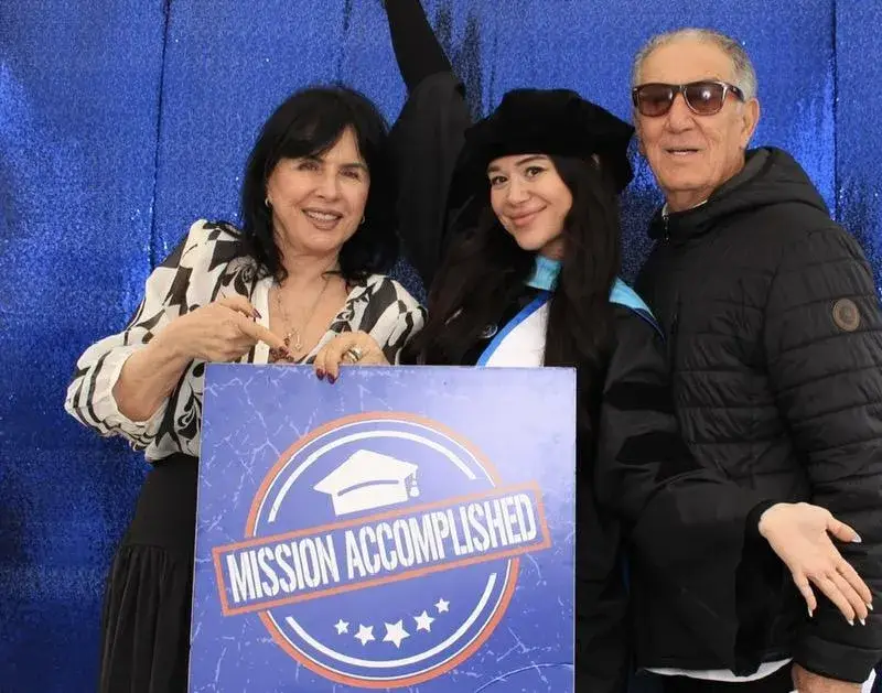 Дъщерята на Кичка Бодурова стана доктор