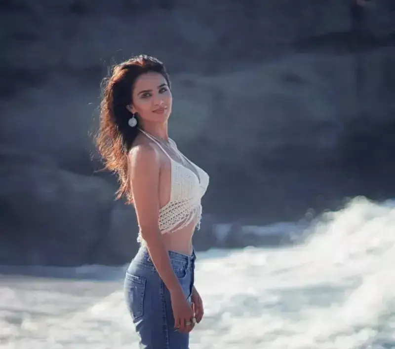 Елен Колева върти обръч за безупречна талия