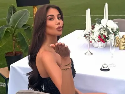 Ето я майката на скандалната Даниела от „Ергенът“! Прилича ли на помакиня с шалвари? СНИМКИ