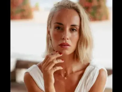 ФОТО БОМБА: Кой ОБЕЗОБРАЗИ устните на Радина Кърджилова?! (устата й е тройна, а тя се е прегърбила от слабост - СНИМКИ)