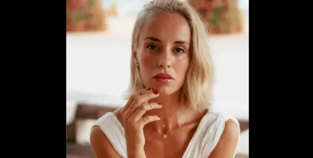 ФОТО БОМБА: Кой ОБЕЗОБРАЗИ устните на Радина Кърджилова?! (устата й е тройна, а тя се е прегърбила от слабост - СНИМКИ)