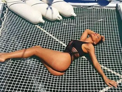 Галена пъчи дупе на залез