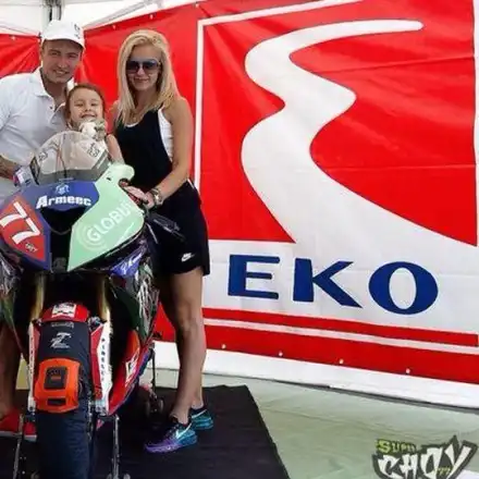 Галерия от СНИМКИ САМО ТУК: Мартин Чой СМРАЗЕН с бившата! Не си говорят