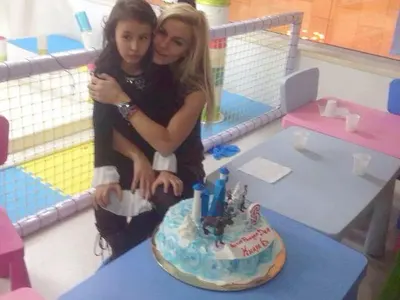 Галерия от СНИМКИ САМО ТУК: Мартин Чой СМРАЗЕН с бившата! Не си говорят