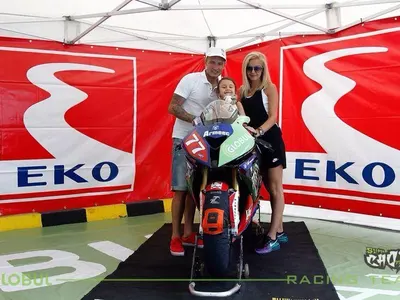 Галерия от СНИМКИ САМО ТУК: Мартин Чой СМРАЗЕН с бившата! Не си говорят