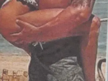 Георги Йомов носи на ръце новото си македонско гадже (СНИМКИ)