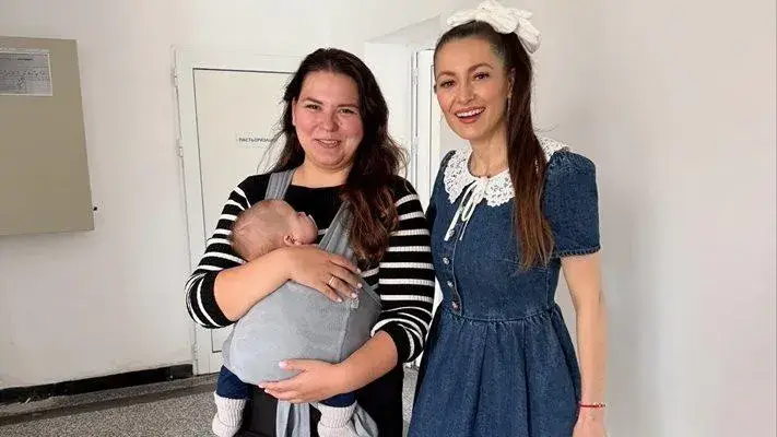 Гери Дончева кърми чуждо бебе