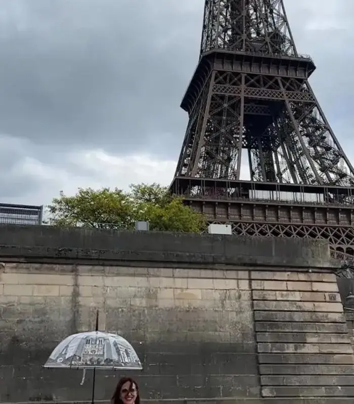 Глория заведе внучката на Айфеловата кула