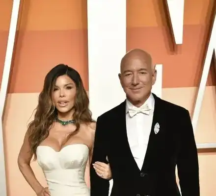 Годеницата на Безос събра куп мадами на моминското си парти в Париж