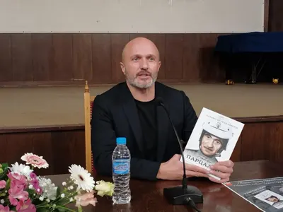 ГОЛЯМ ГАФ: Биографията на  Парцалев от Георги Тошев МЕНТЕ