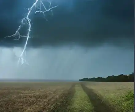 Гръмотевични бури удрят 3 района в България
