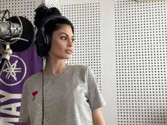 Гъзария или тъпотия? Венцислава Тафкова пее с анцуг за 1000 лева