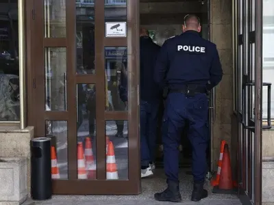 Изгониха с полиция ДПС-Доган от партийната централа