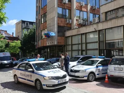 Изгониха с полиция ДПС-Доган от партийната централа