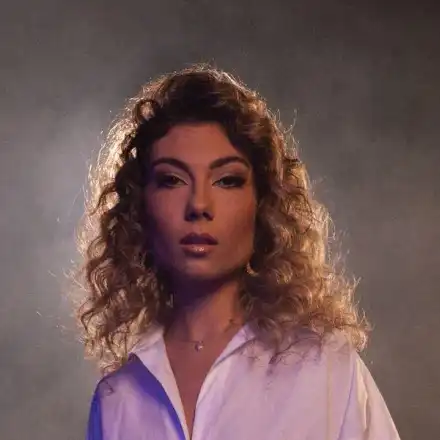 Жаклин Таракчи кърши снага в клип на щерката на Зуека