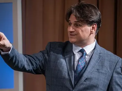 Какво работи министър Бачев? УВОЛНЯВА! И Калин Вельов изхвърча от МК