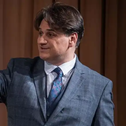 Какво работи министър Бачев? УВОЛНЯВА! И Калин Вельов изхвърча от МК