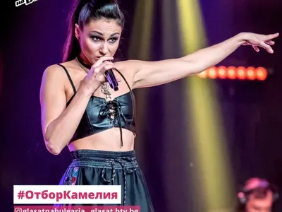 Керана си показва плочките