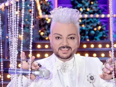 Киркоров пренася гроба на майка си в Москва