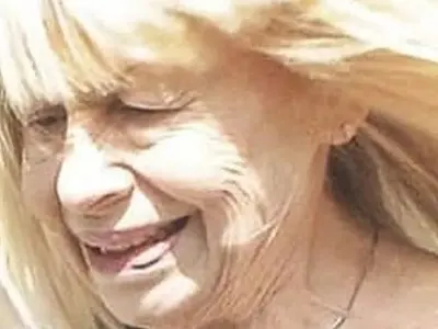 Лили четвърт век с една прическа