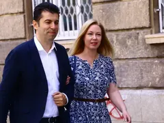 Линда ЗАРЯЗА невротичния Кирил СНИМКИ
