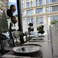 Little Sofia посреща гости на входа на Южния парк