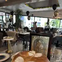 Little Sofia посреща гости на входа на Южния парк