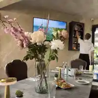 Little Sofia посреща гости на входа на Южния парк