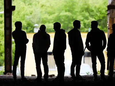 „Локалите“ стоят и зад фалшивите столевки