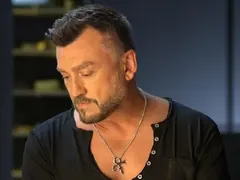 Любо Киров  за първи път  позира гол