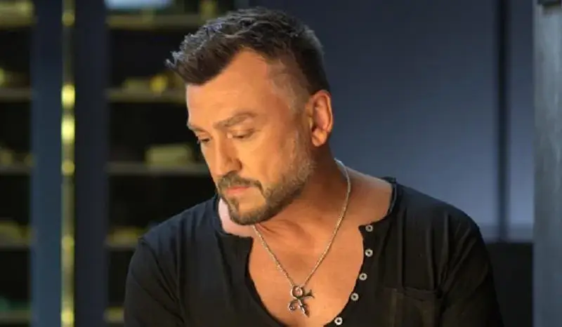 Любо Киров  за първи път  позира гол