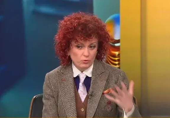 Люси Дяковска пак се усмихва