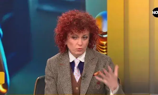 Люси Дяковска пак се усмихва