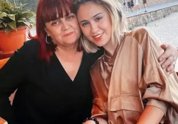 Майката на Мария Бакалова стопи 40 кг.