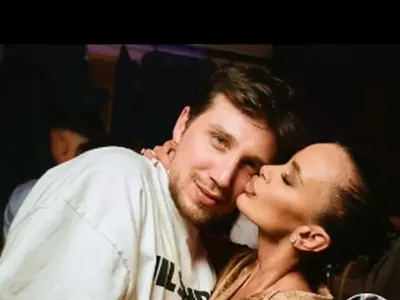 Мара ни хвърли в нокаут: Само аз мога да съм г@ла и стилна! (изтипоса се по прашки в клуб, съдраха се да й свиркат - СНИМКИ)