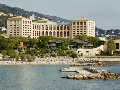 Между залог и загар: Най-добрите и популярни плажове с казино до тях