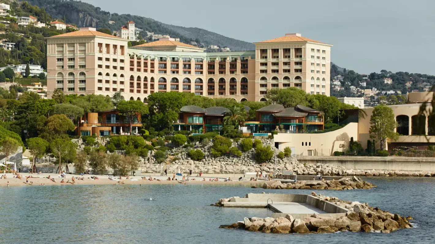 Между залог и загар: Най-добрите и популярни плажове с казино до тях