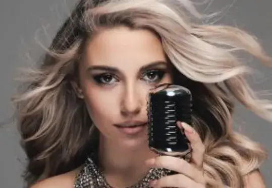 Михаела Маринова играе Лили Иванова във филма за примата