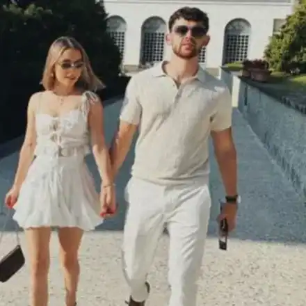 Михаела Маринова заведе гаджето на партито на „Капките“: Показа как я опипва! (СНИМКИ)