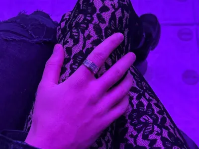 Михаела Маринова заведе гаджето на партито на „Капките“: Показа как я опипва! (СНИМКИ)