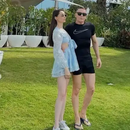 Милионерът на Валерия плаща и на дружките й