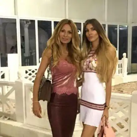 Миска продължава да е дружка с майката на бившия си