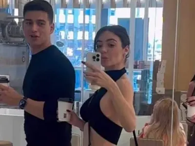 Митко Динев ще й скъса главата: Чалгарката Джия си показа г@лите ц*ци в Студентски град! (лошо й се пише - СНИМКИ)